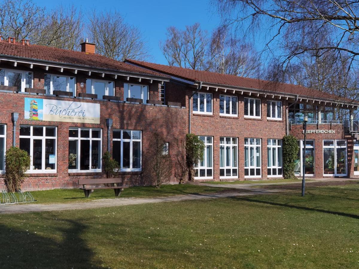 Schaake Hooksiel - Charmante Reetdachwohnung & Kostenfreier Parkplatz Extérieur photo