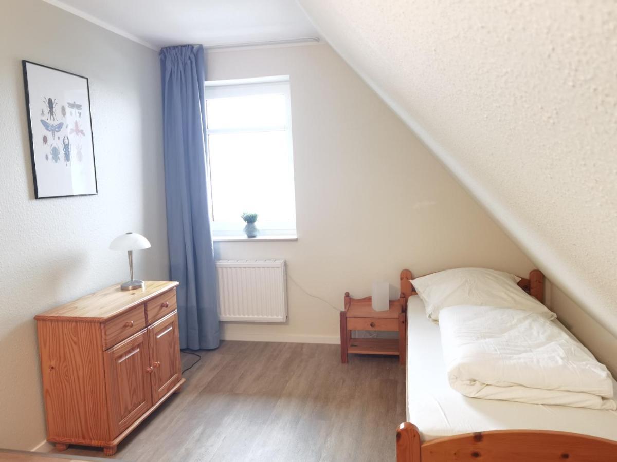 Schaake Hooksiel - Charmante Reetdachwohnung & Kostenfreier Parkplatz Extérieur photo