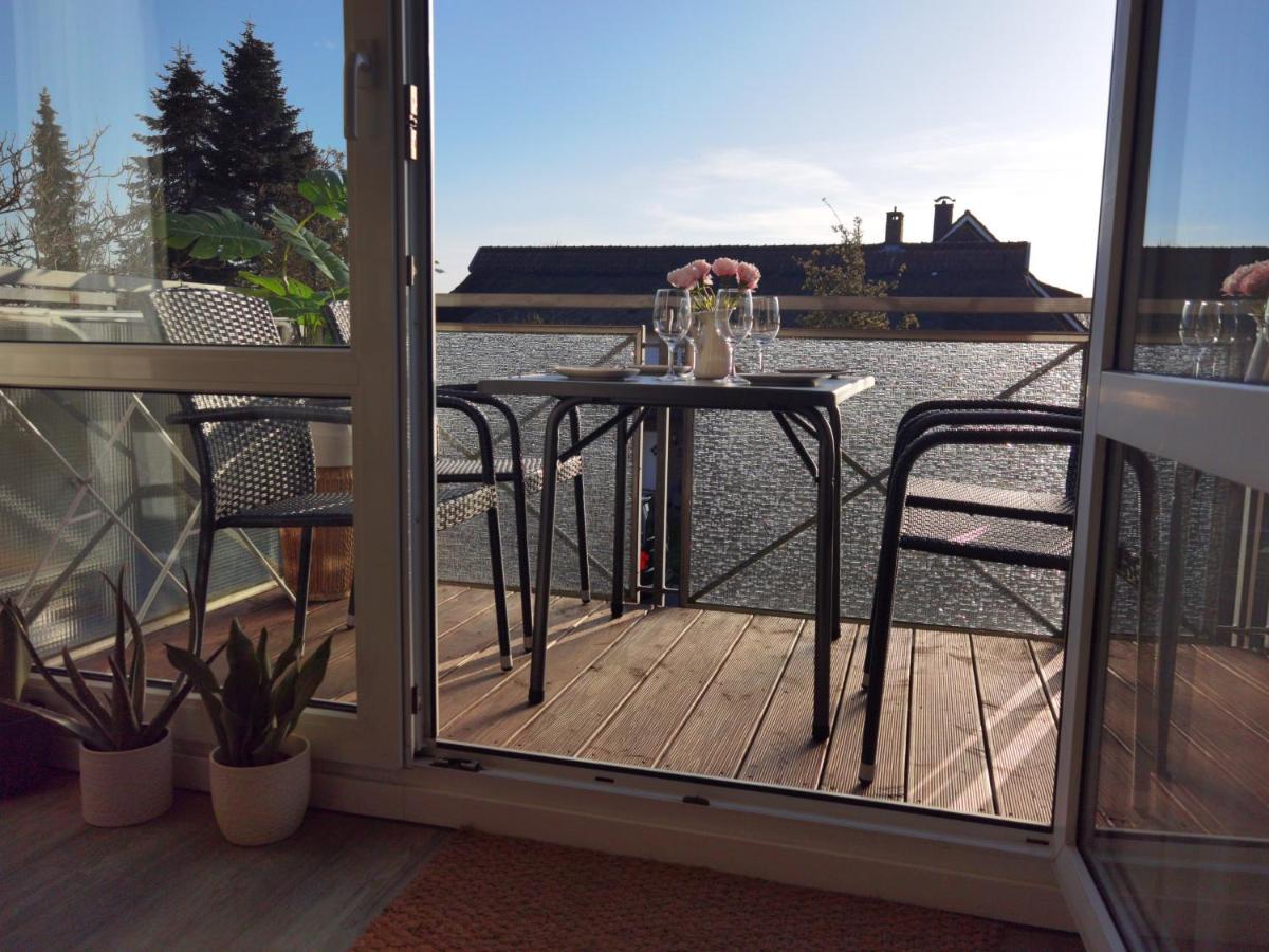 Schaake Hooksiel - Charmante Reetdachwohnung & Kostenfreier Parkplatz Extérieur photo