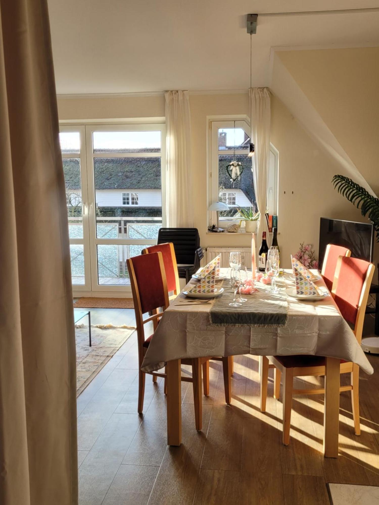 Schaake Hooksiel - Charmante Reetdachwohnung & Kostenfreier Parkplatz Extérieur photo